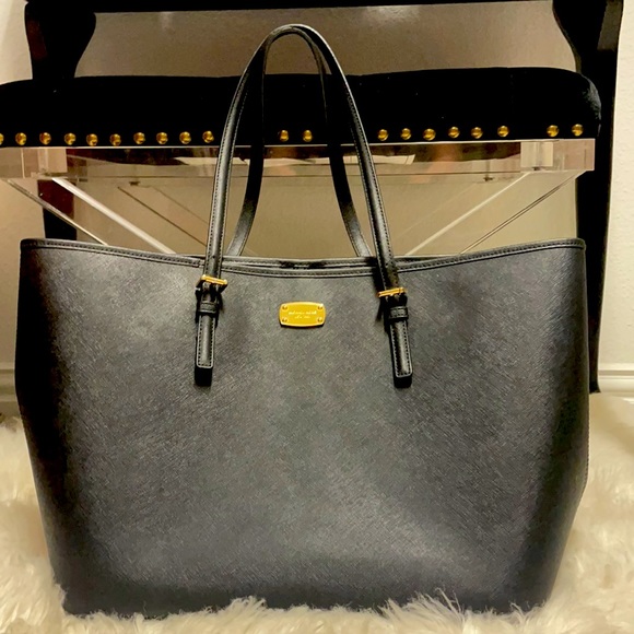 Michael Kors Handbags - Michael Kors Black Tote